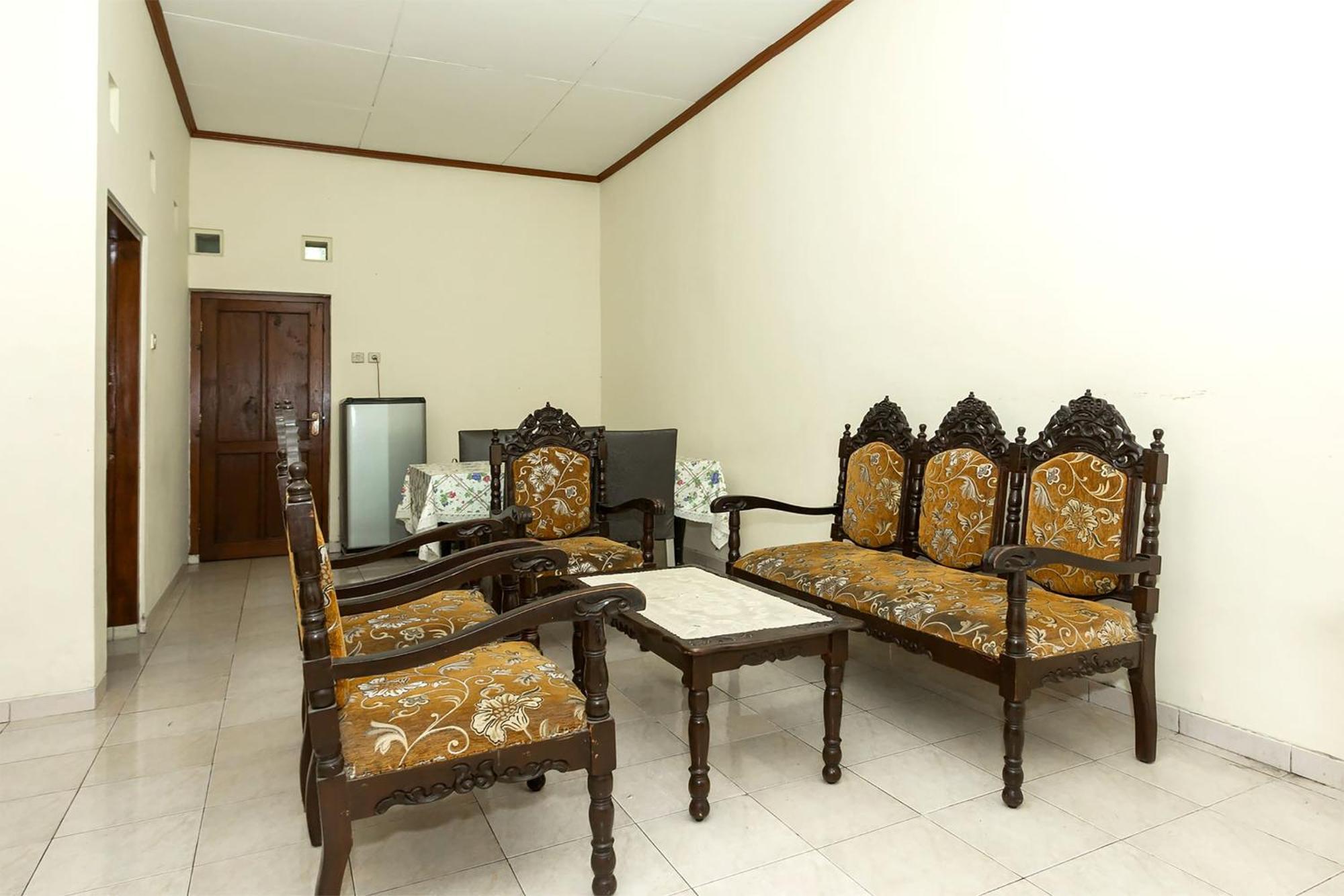 Super Oyo 1150 Omah Ladrang Hotel Kejayan Exterior photo